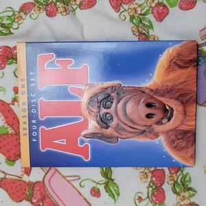 ✨️Host pick ✨️Alf Season One
